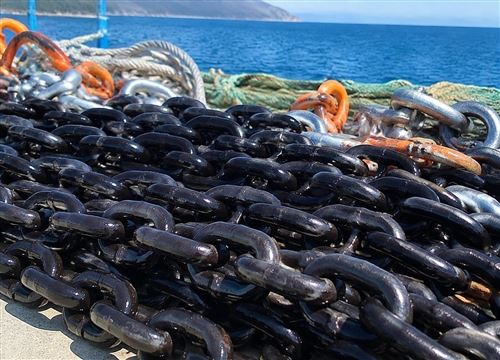 -توفر سلاسل الصيد عالية القوة أداءً موثوقًا لعمليات الصيد التجارية العالمية